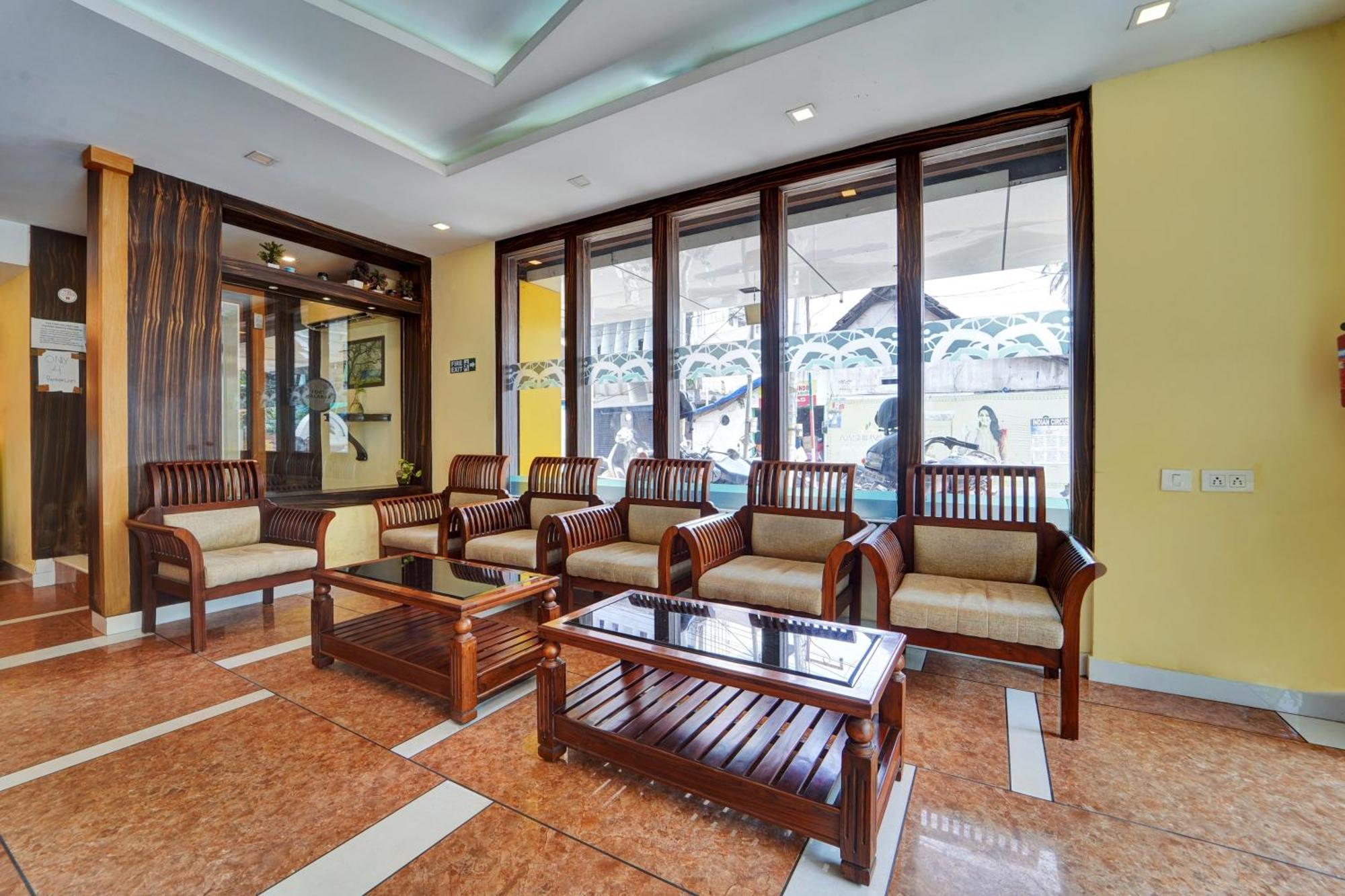 Отель Super Townhouse Ernakulam North Коччи Экстерьер фото