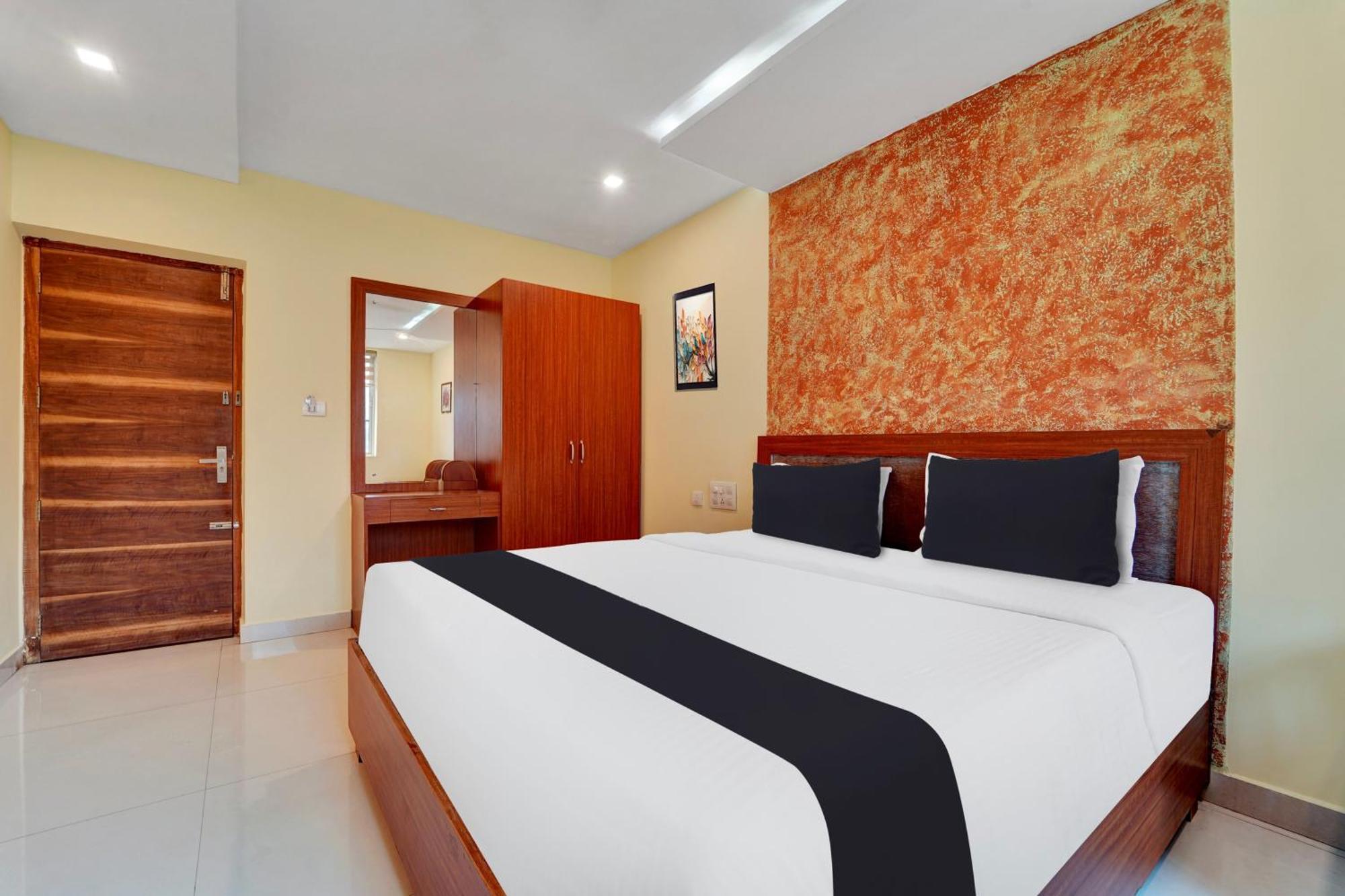 Отель Super Townhouse Ernakulam North Коччи Экстерьер фото