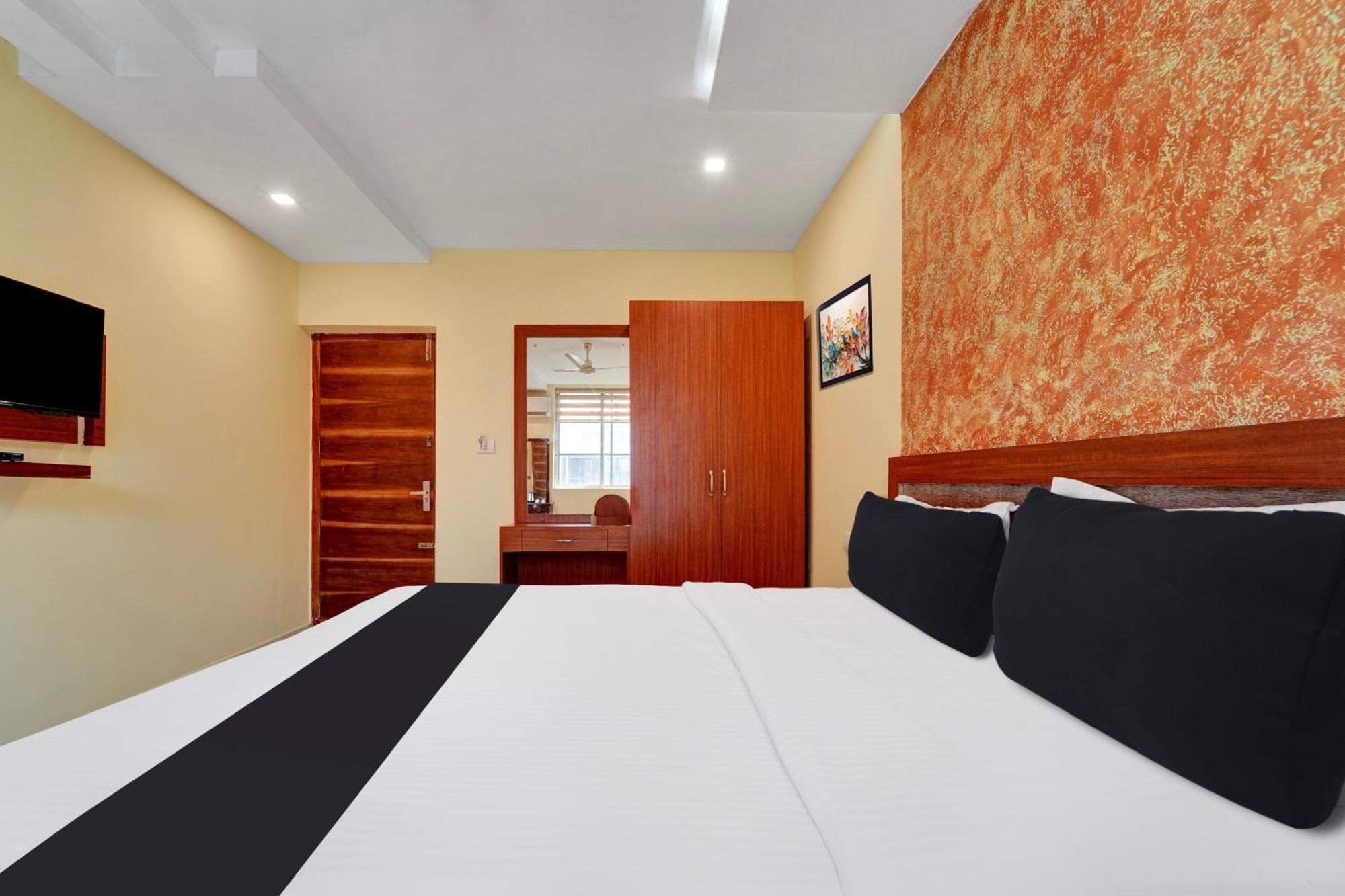 Отель Super Townhouse Ernakulam North Коччи Экстерьер фото