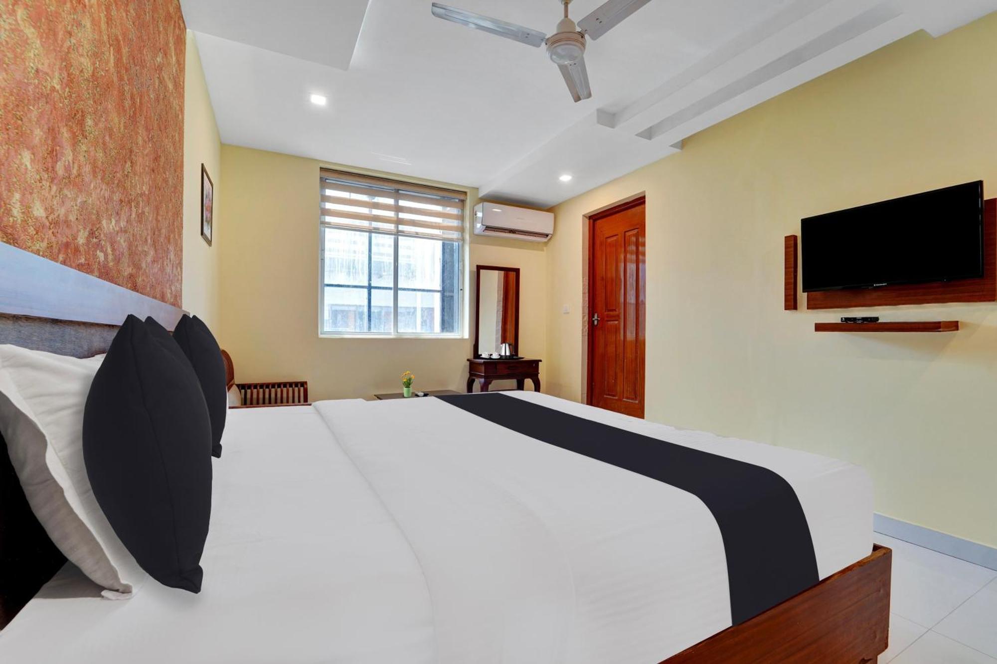 Отель Super Townhouse Ernakulam North Коччи Экстерьер фото