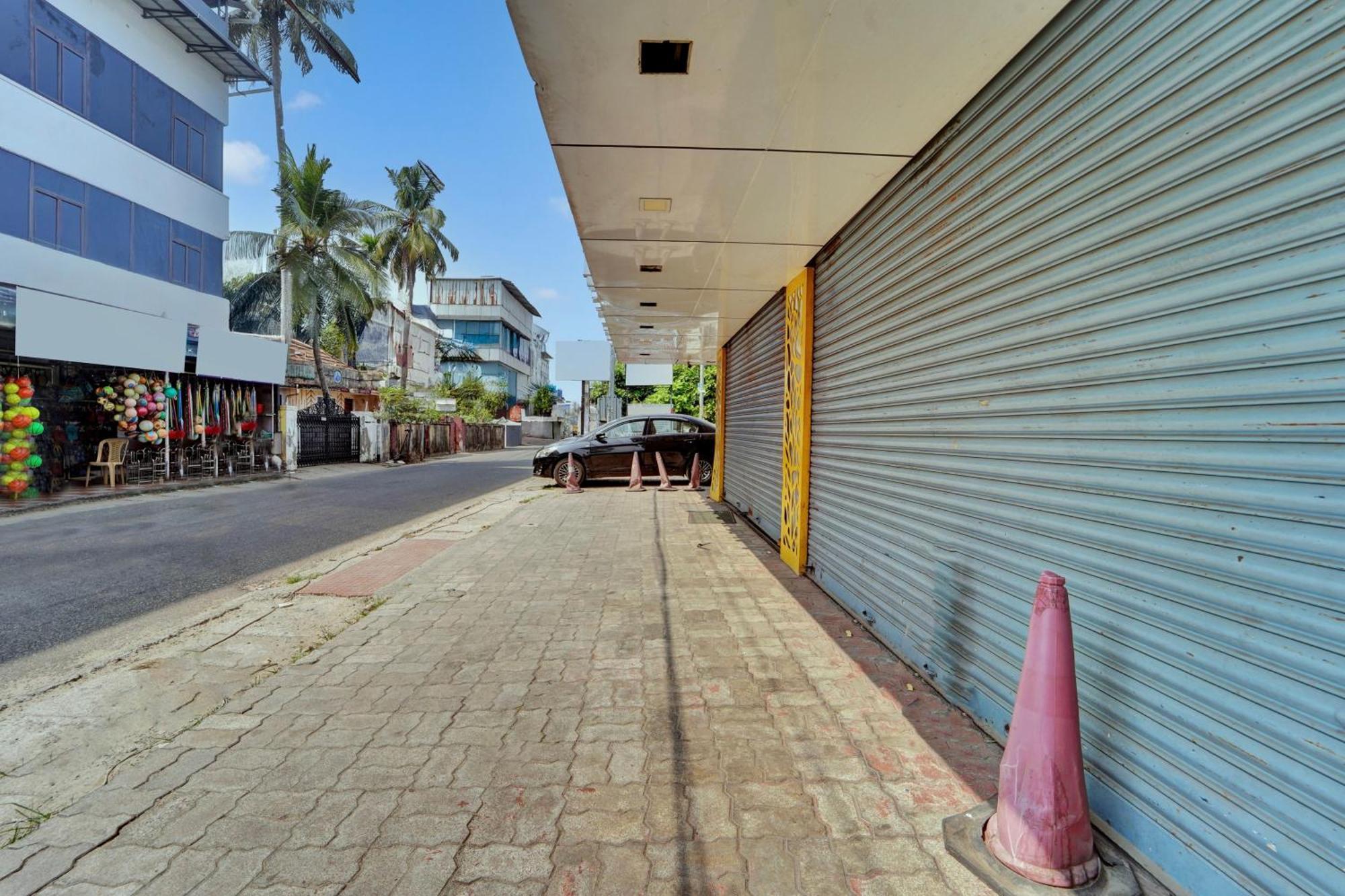 Отель Super Townhouse Ernakulam North Коччи Экстерьер фото