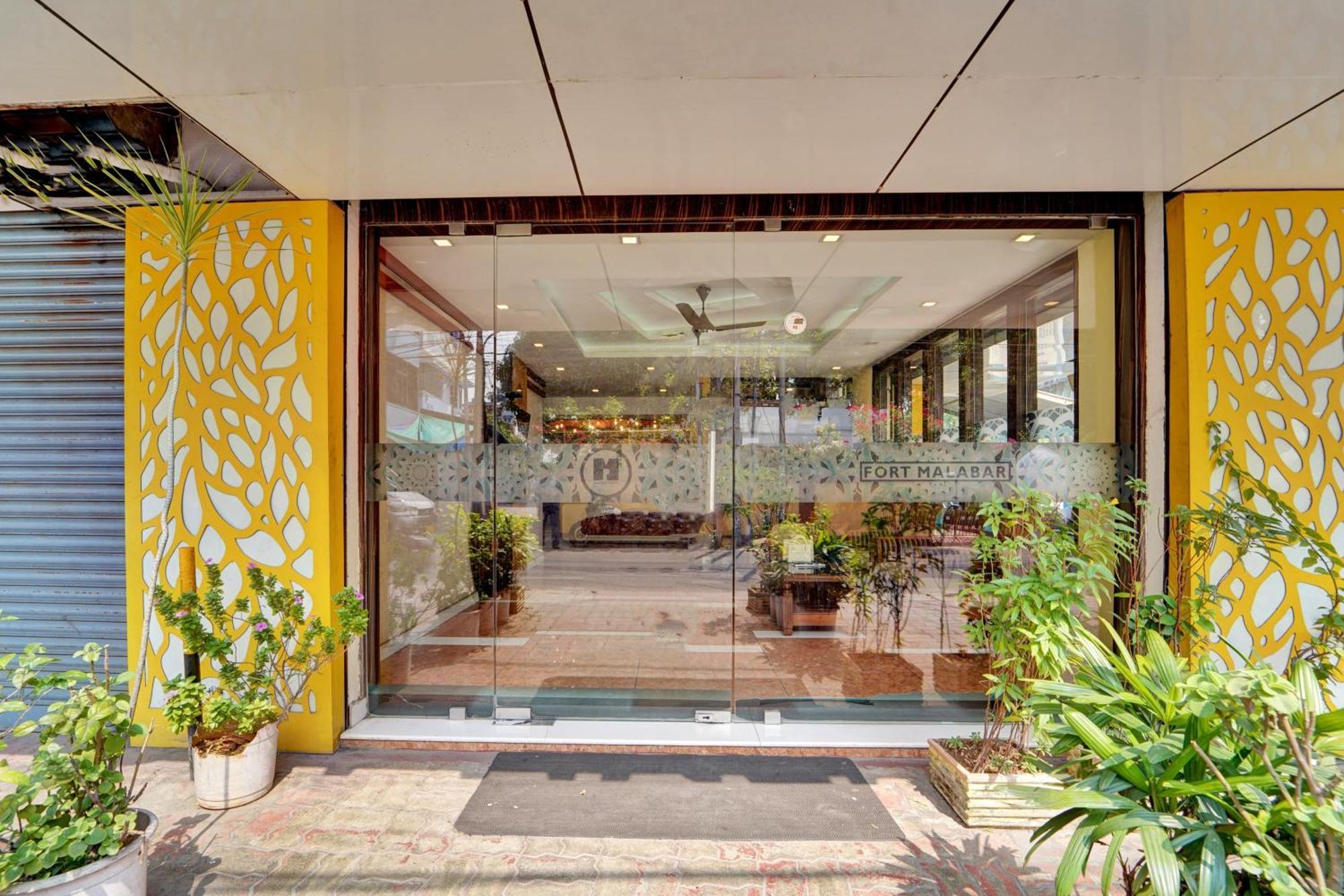 Отель Super Townhouse Ernakulam North Коччи Экстерьер фото