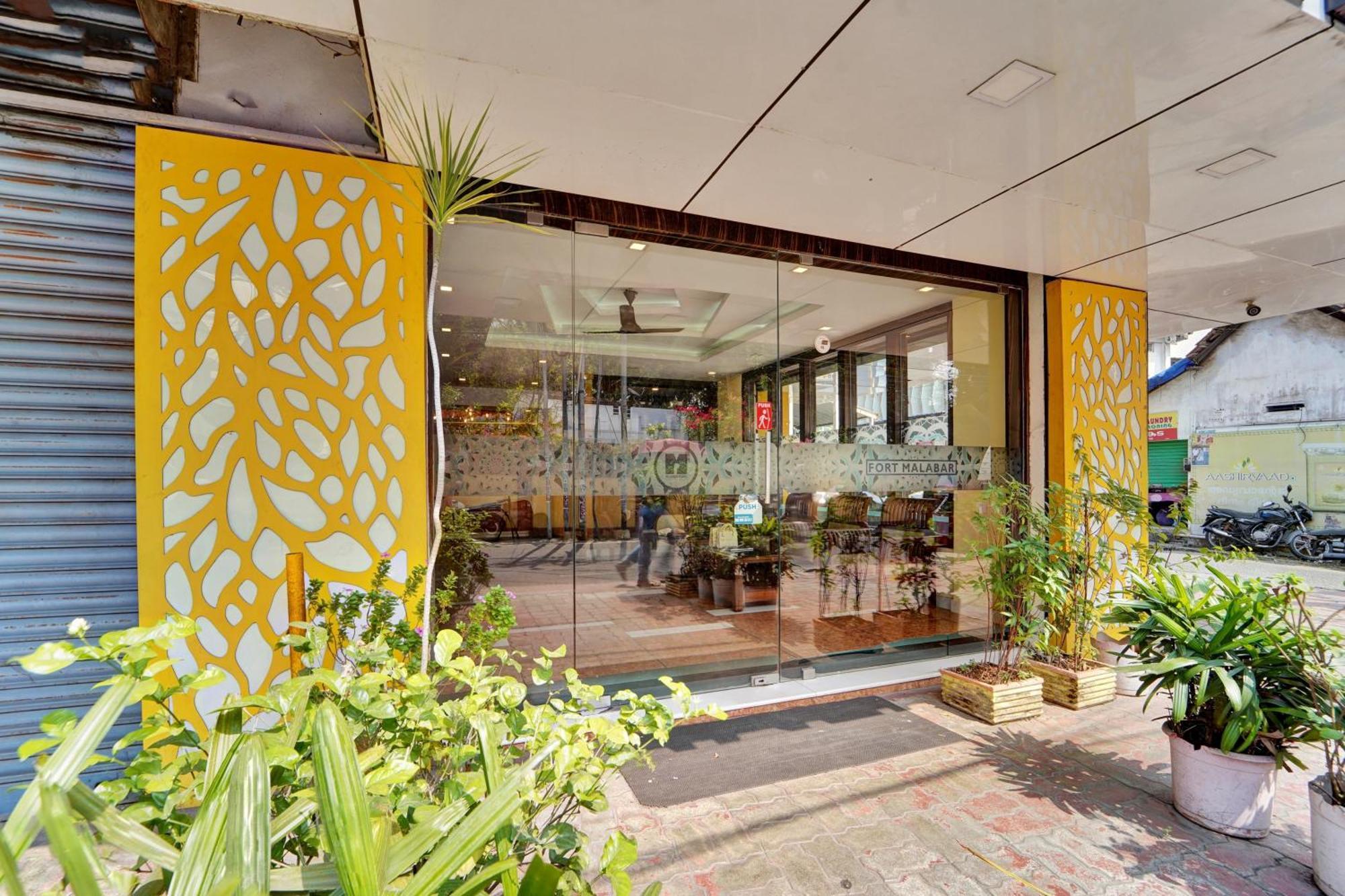 Отель Super Townhouse Ernakulam North Коччи Экстерьер фото