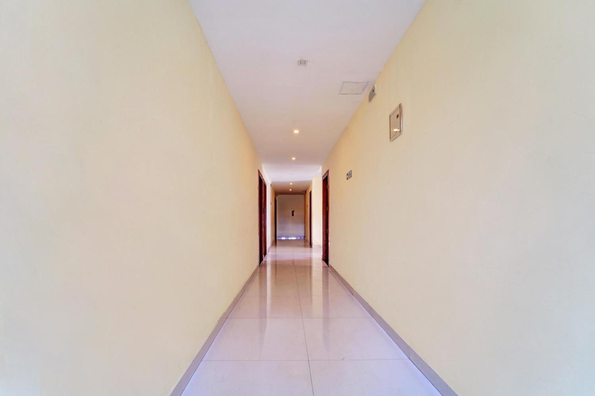 Отель Super Townhouse Ernakulam North Коччи Экстерьер фото