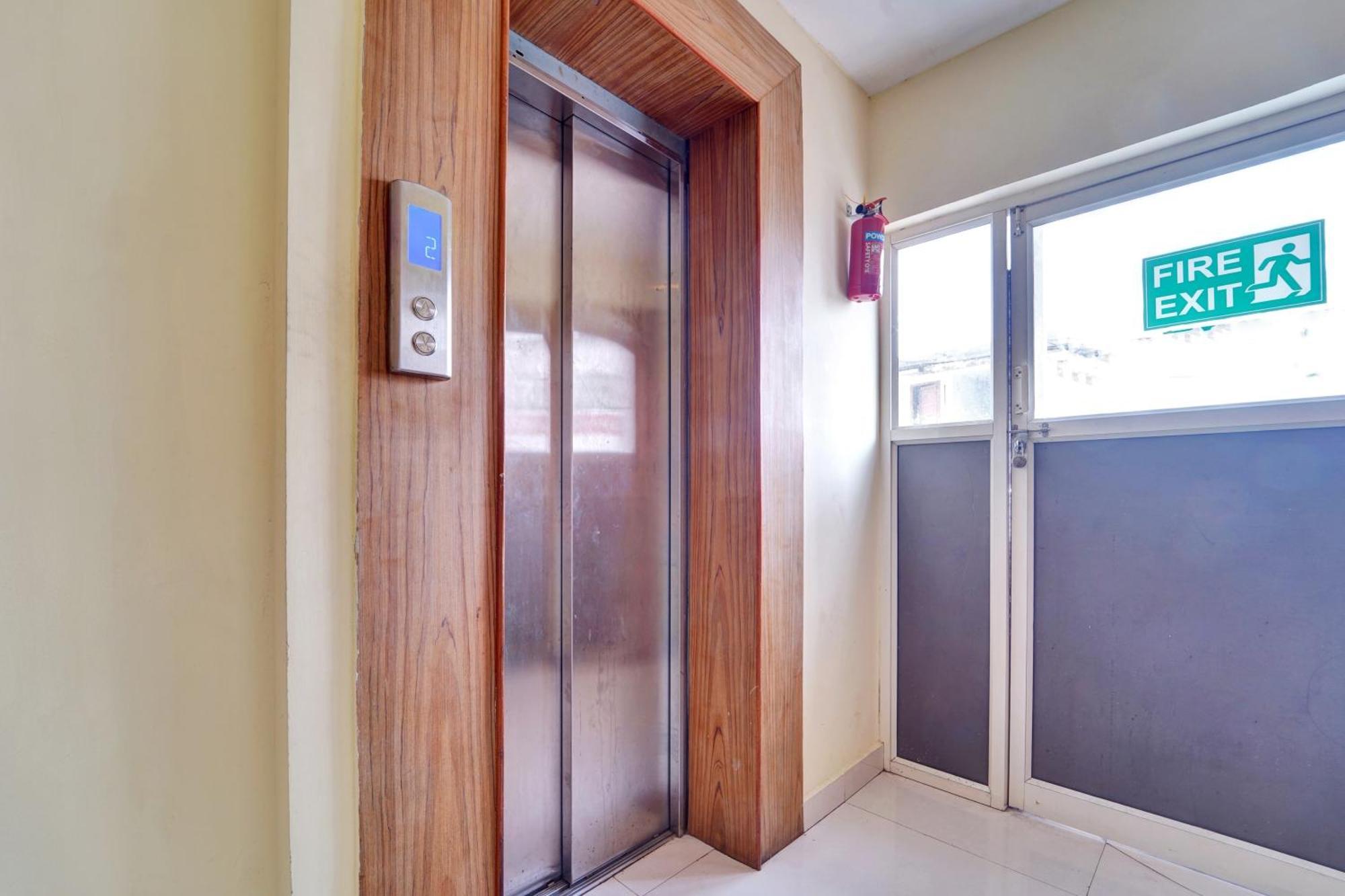 Отель Super Townhouse Ernakulam North Коччи Экстерьер фото