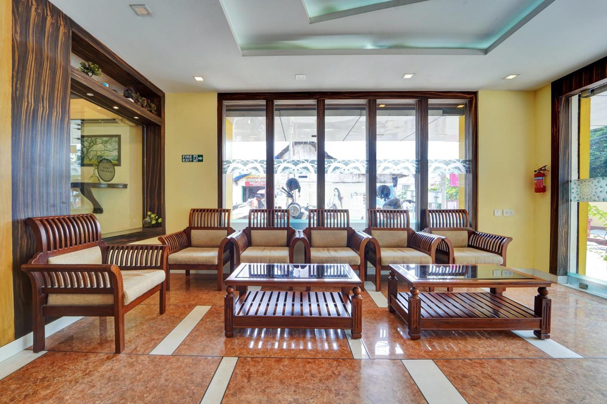 Отель Super Townhouse Ernakulam North Коччи Экстерьер фото