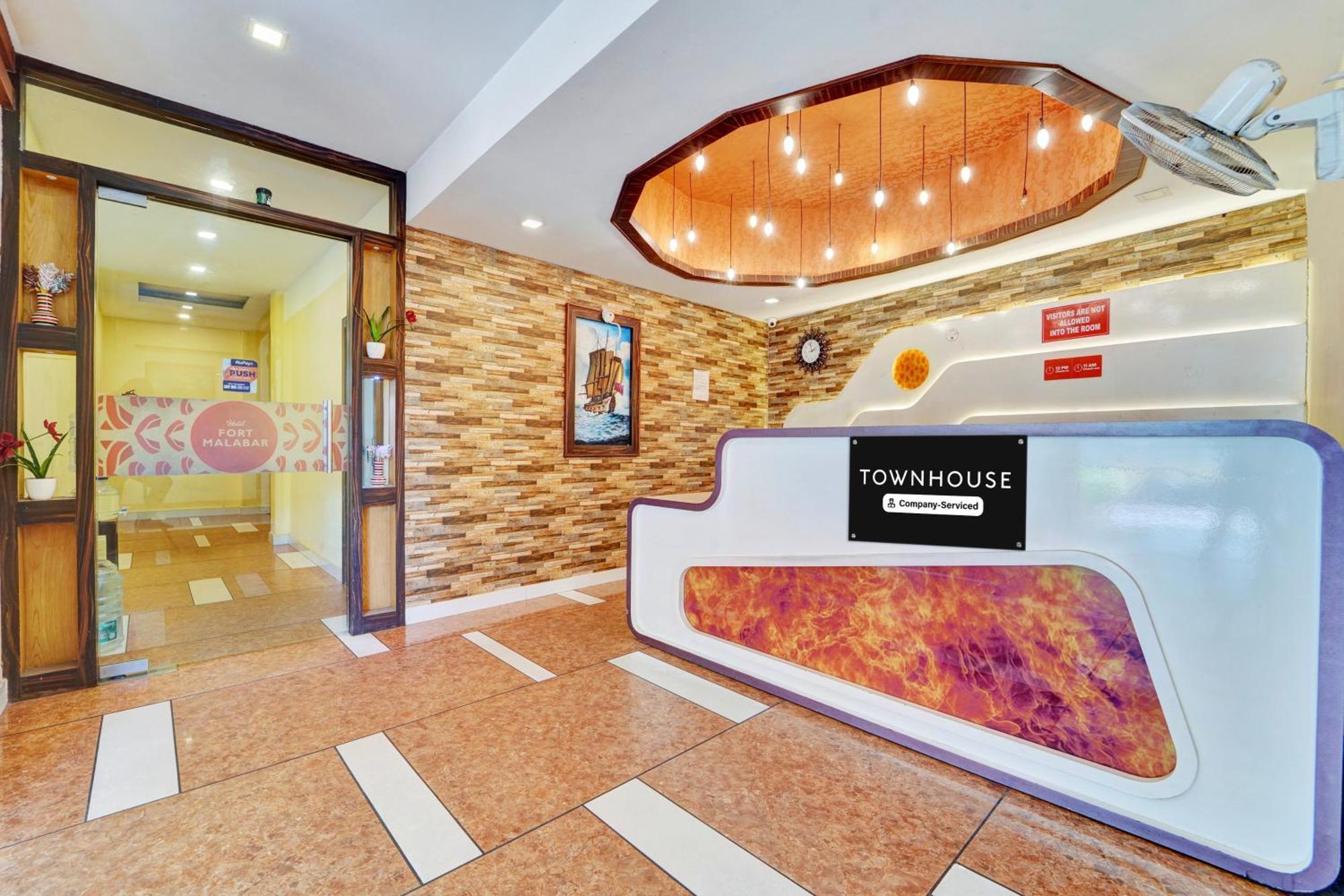 Отель Super Townhouse Ernakulam North Коччи Экстерьер фото